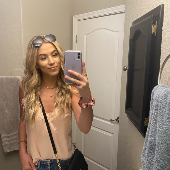 Meet your Posher, Faye - Picture 3 of 3